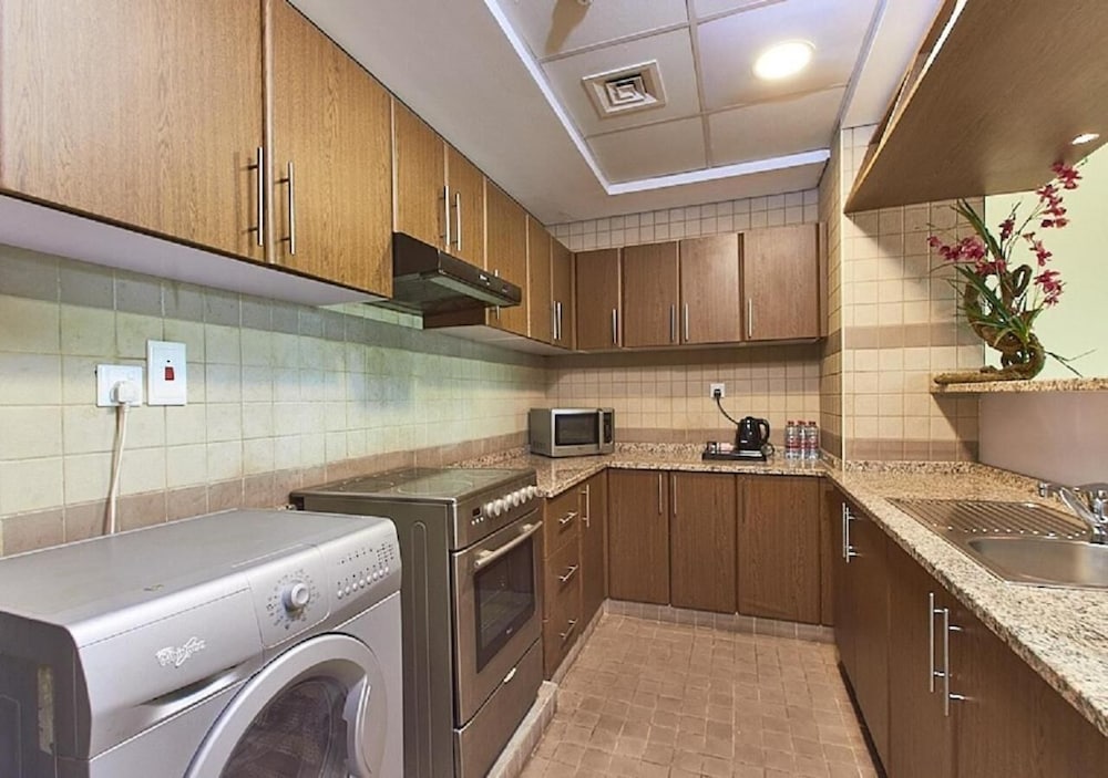 Mughal Suites 50/50