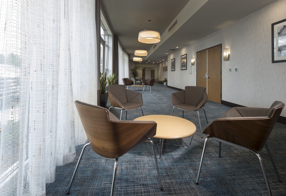 Holiday Inn And Suites Arden Asheville Airport 49/51