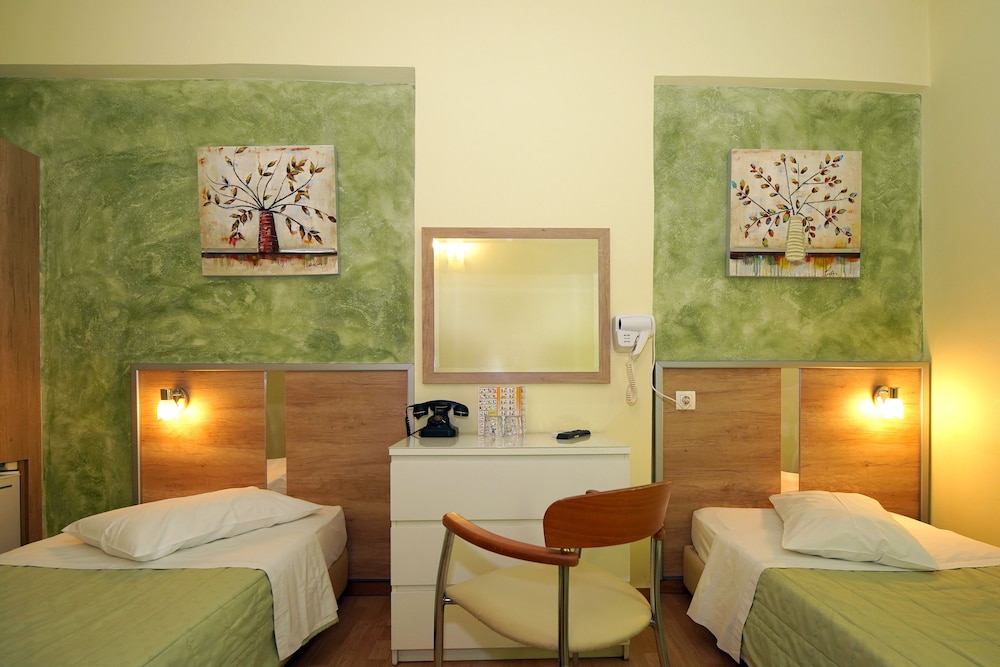 SOCRATES HOTEL 34/44