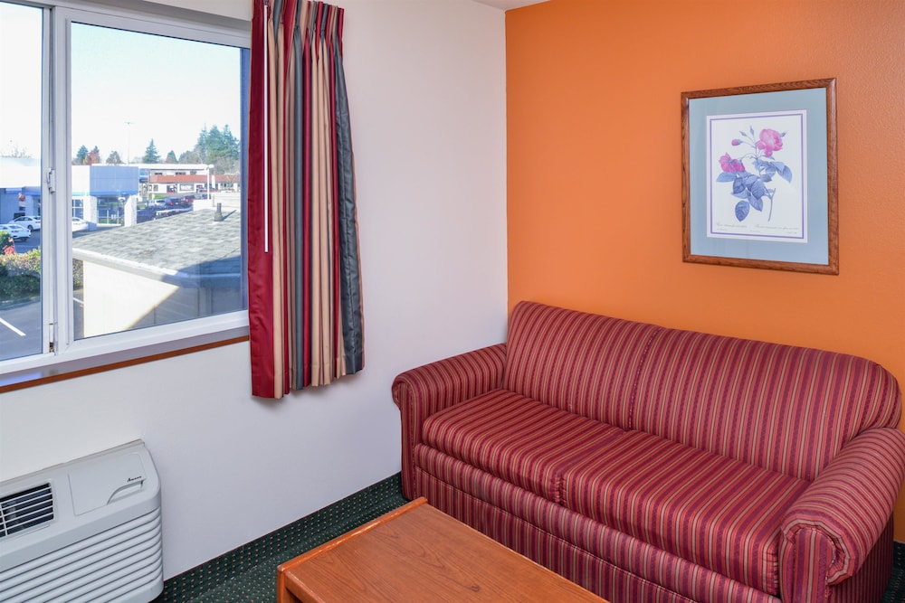 Travelodge Suites By Wyndham Newberg 10/60