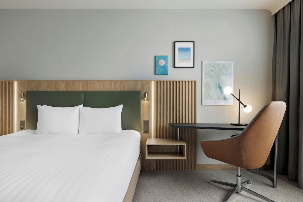 Superior, King Bed, Courtyard View, Courtyard by Marriott Zurich North 9/10