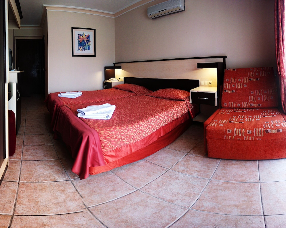 Himeros Beach Hotel 5/35