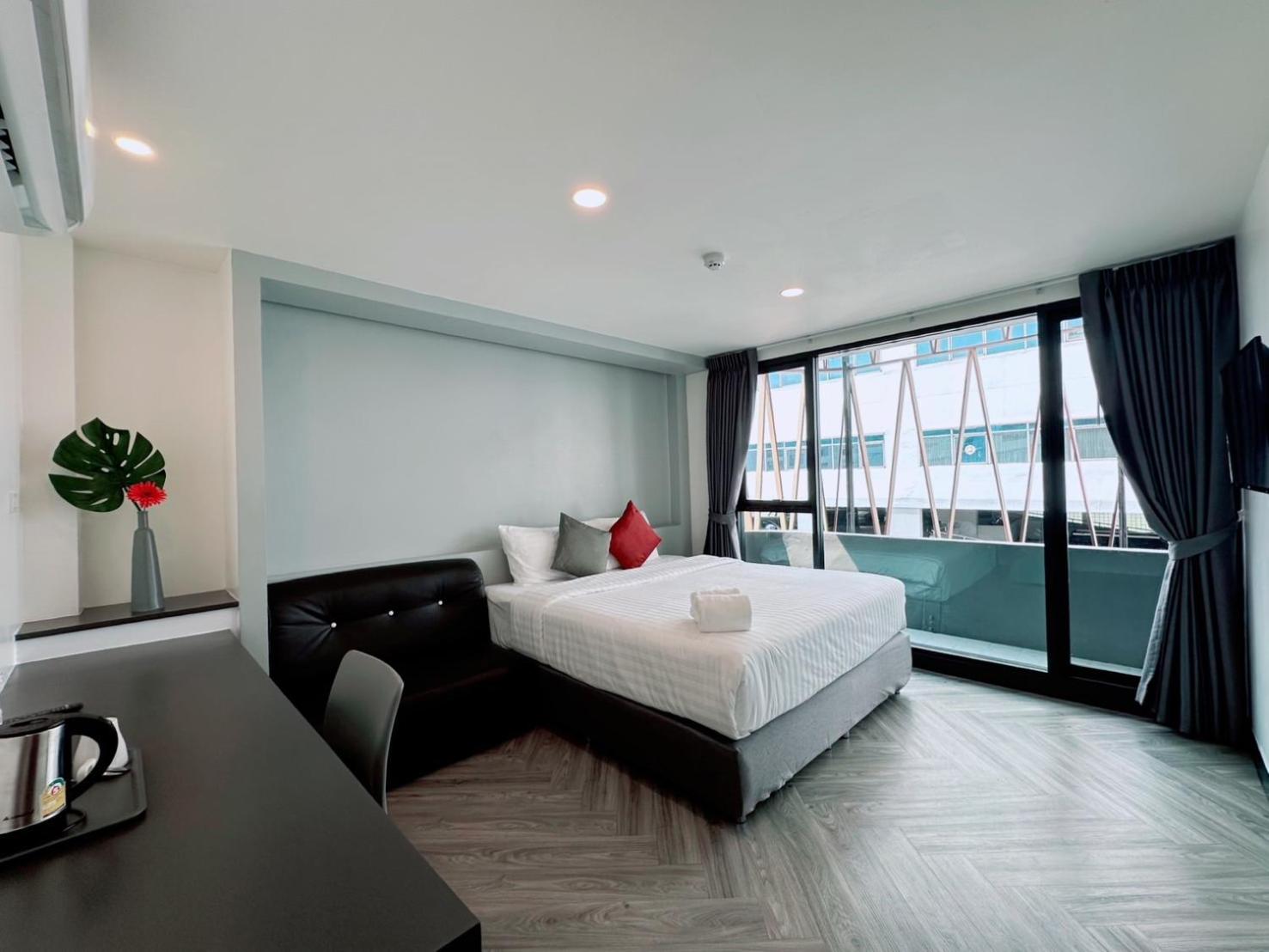 14 Sathorn Hotel 21/42