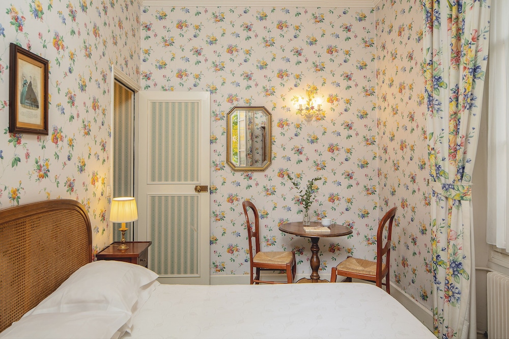 Hotel des Grandes Ecoles 16/49