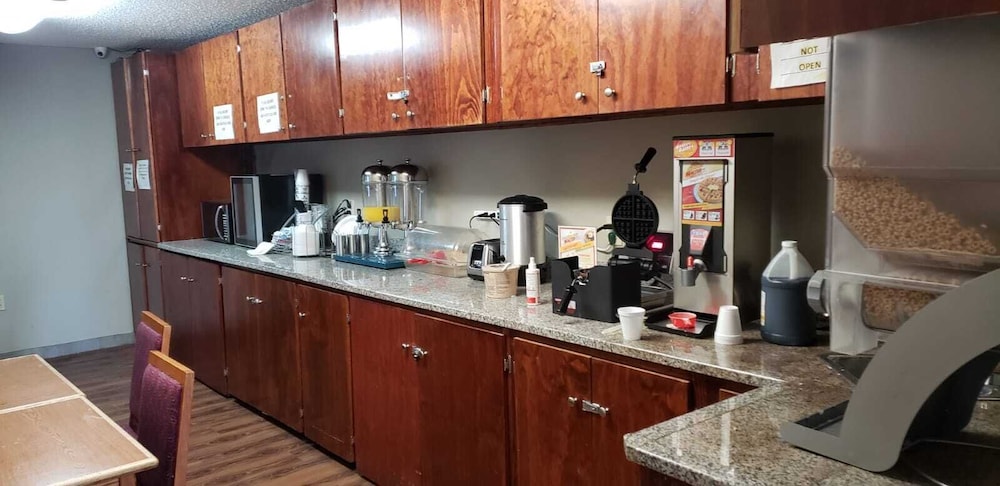 Econo Lodge San Antonio Near SeaWorld - Medical Center 34/40