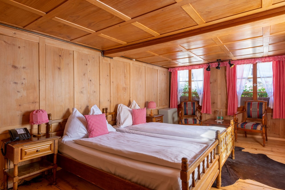 Swiss-Chalet Merlischachen - Historik Chalet-Hotel Lodge 13/44