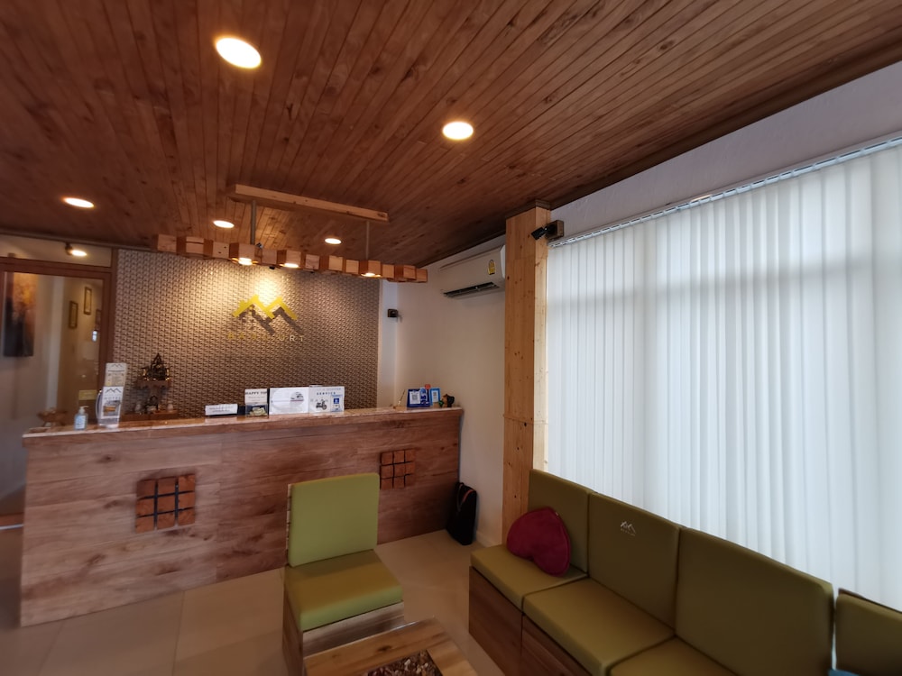 Baan Urt Suratthani Airport Hotel 10/66