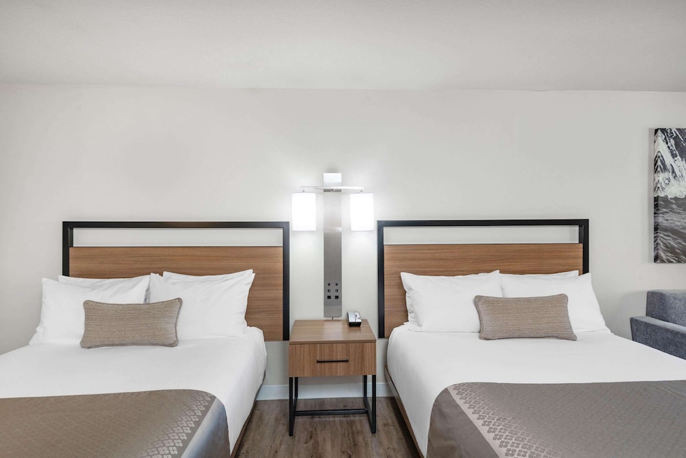 Wyndham Garden San Diego near SeaWorld 18/65