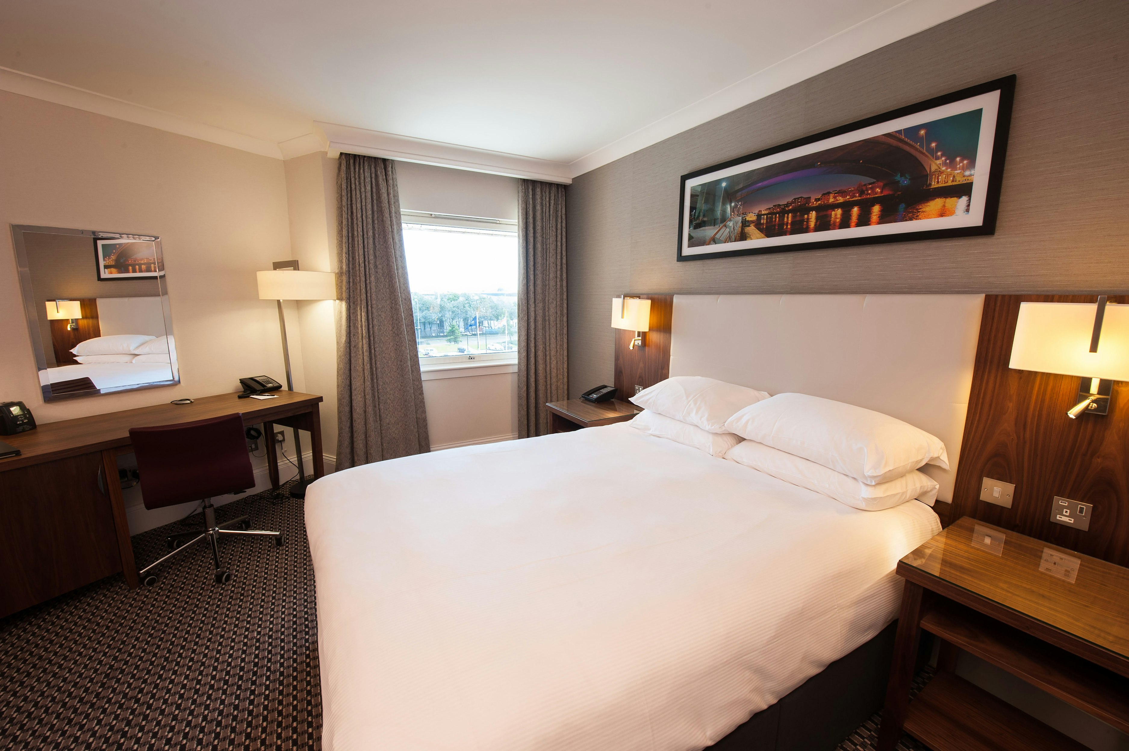 GUEST ROOM, FAMILY, KING BED