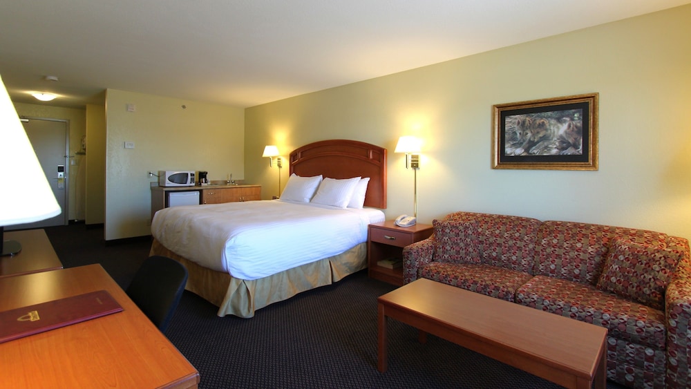 Days Inn & Suites by Wyndham Thompson 7/32