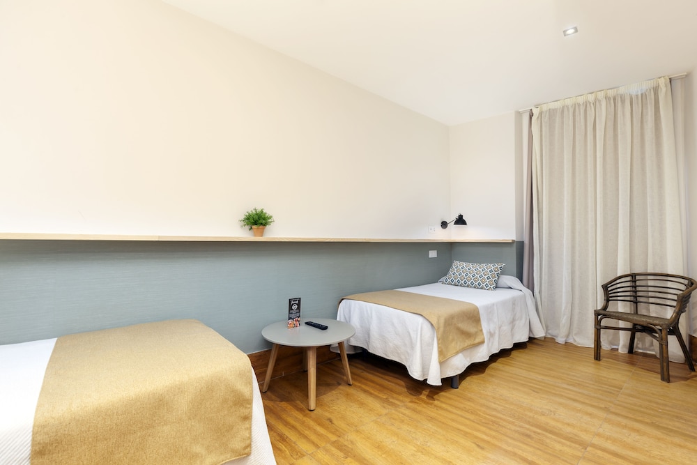Hostal Fernando 28/55