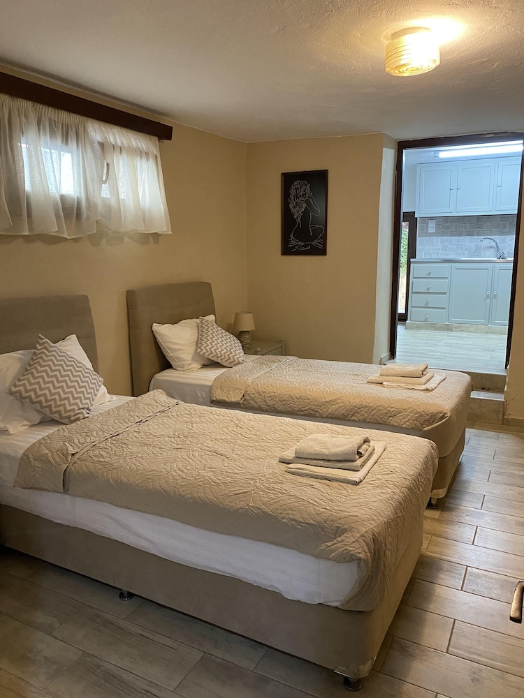 2 BEDROOMS, APARTMENT, SIDE SEA VIEW