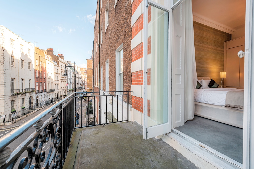 20 Hertford Street 44/50