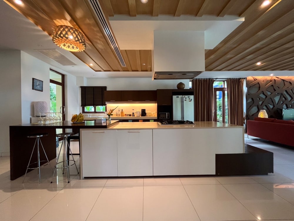 Amatapura Beach Villa 10 13/51