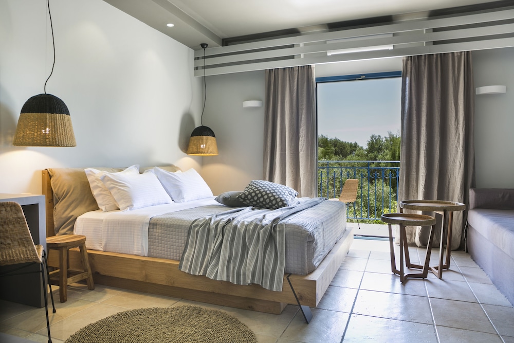 DELUXE, STUDIO, GARDEN VIEW