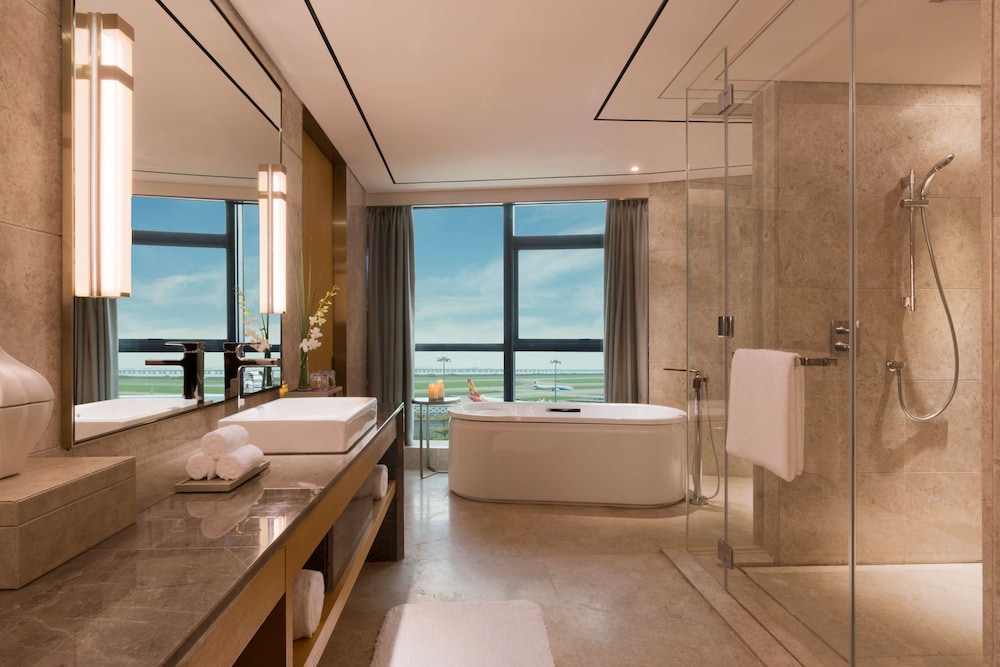 Hyatt Regency Shenzhen Airport 68/69