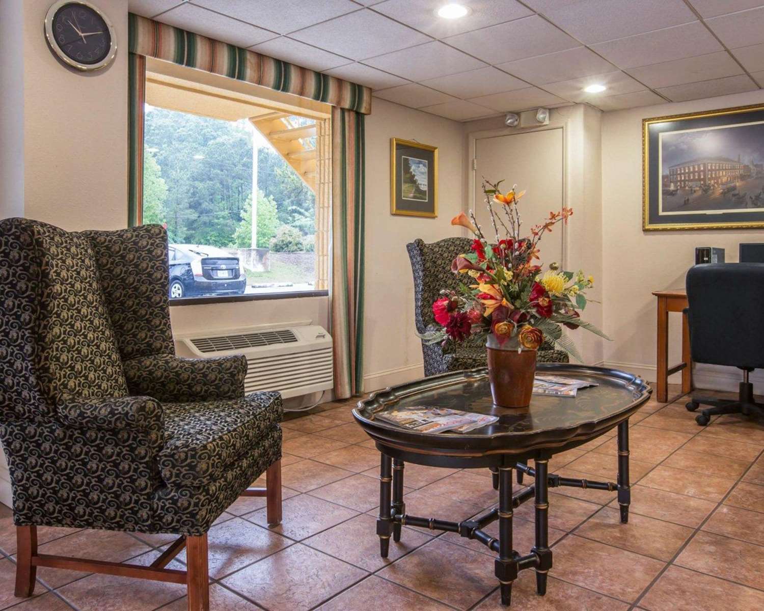 Econo Lodge Inn & Suites at Fort Moore 20/31