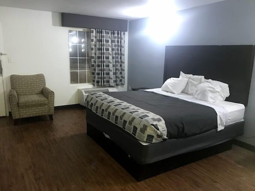 STANDARD, KING BED, ACCESSIBLE