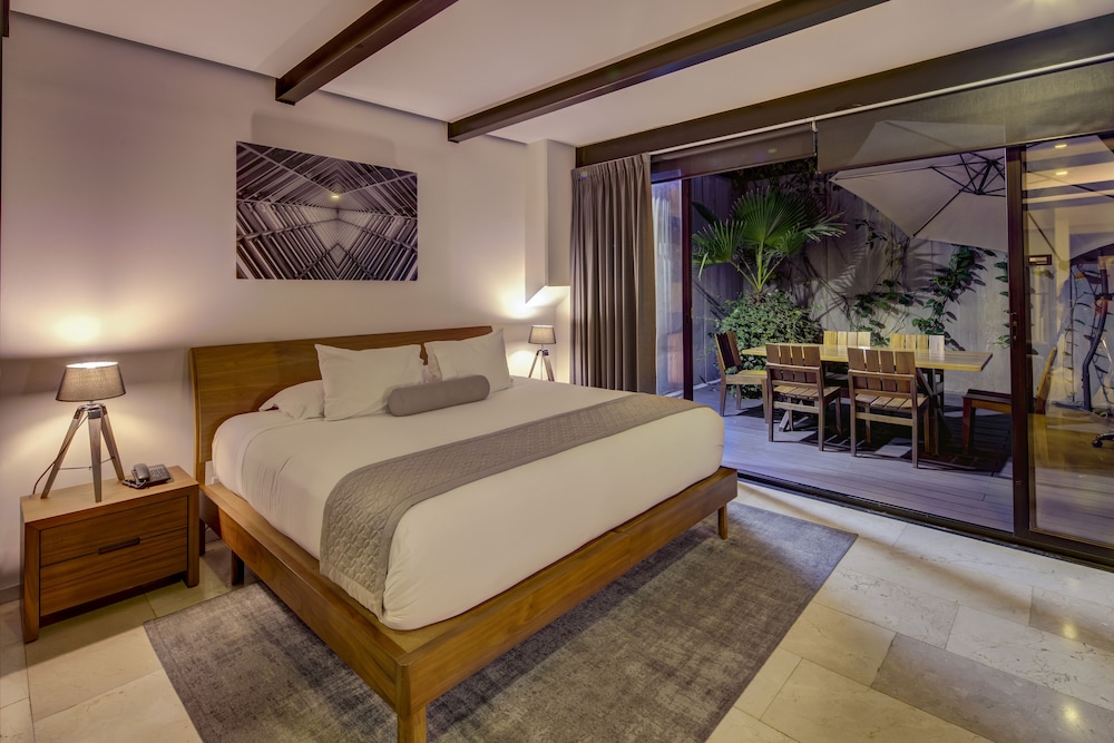 SUPERIOR, SUITE, PATIO