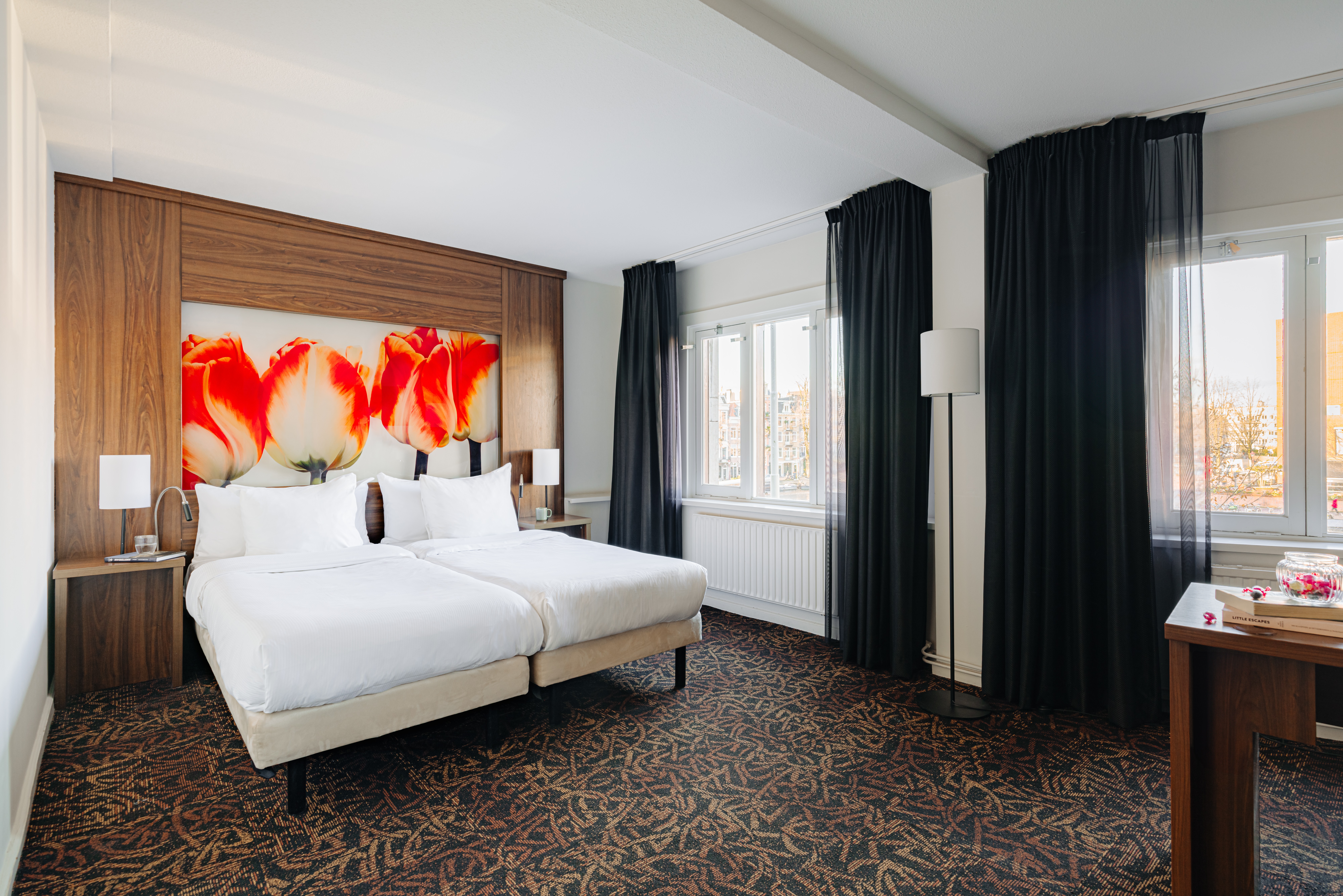 غرفة بسريرين منفصلين بإطلالة على القناة، Leonardo Eden Hotel Amsterdam City Center 2/8