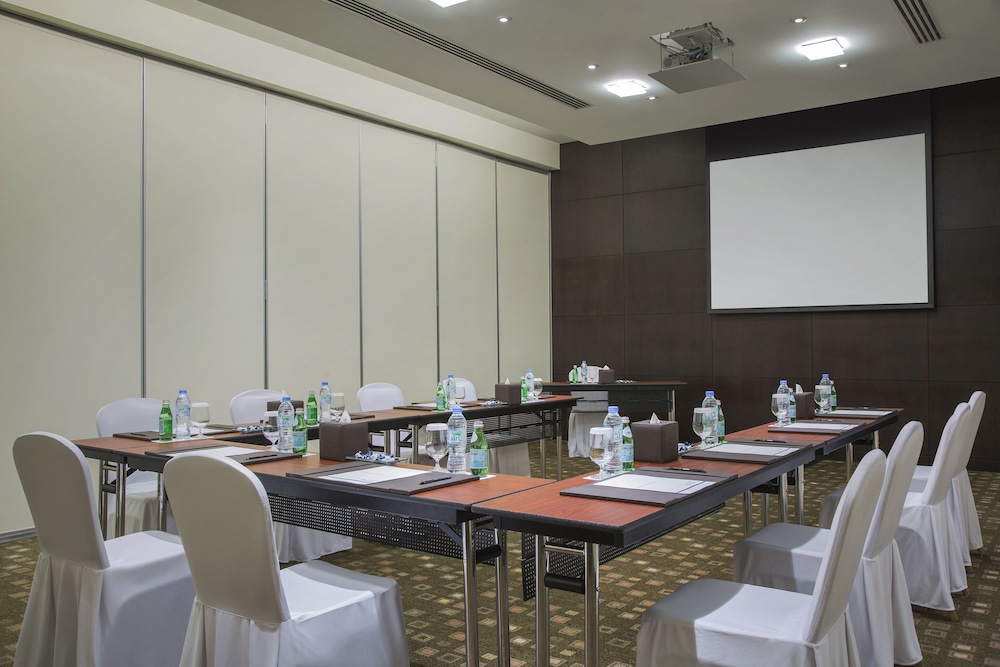 Yas Plaza Marina by IHG 133/144