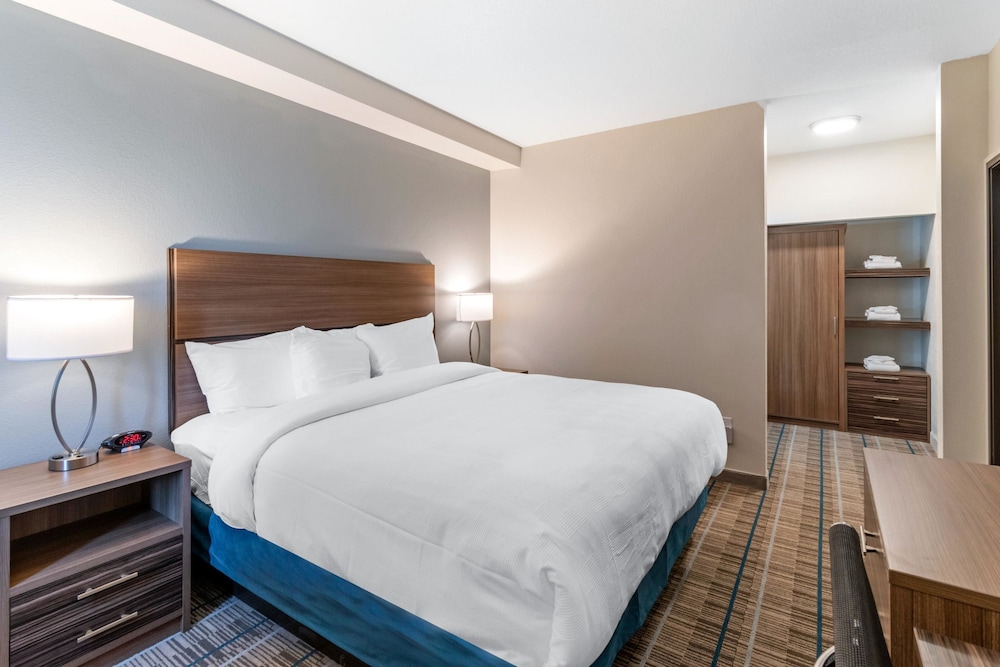 MainStay Suites Denver International Airport 7/44