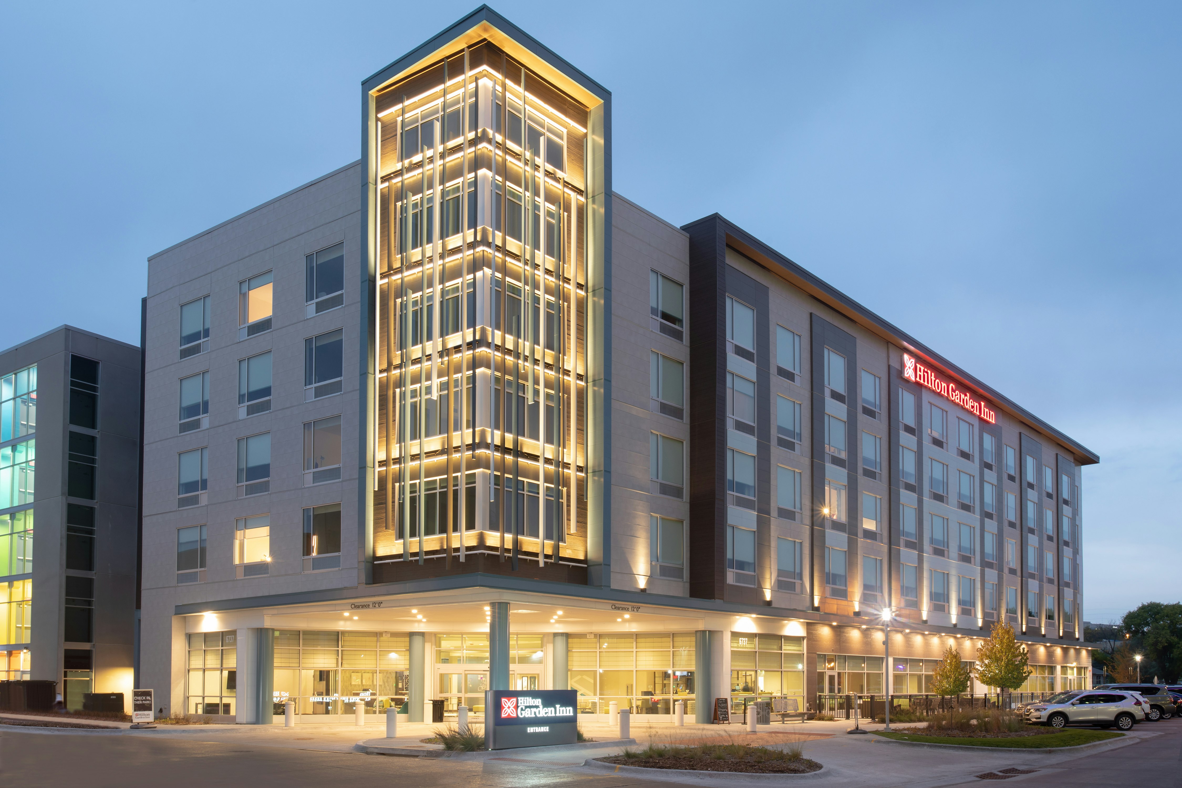 Hilton Garden Inn Omaha Aksarben Village 16/16