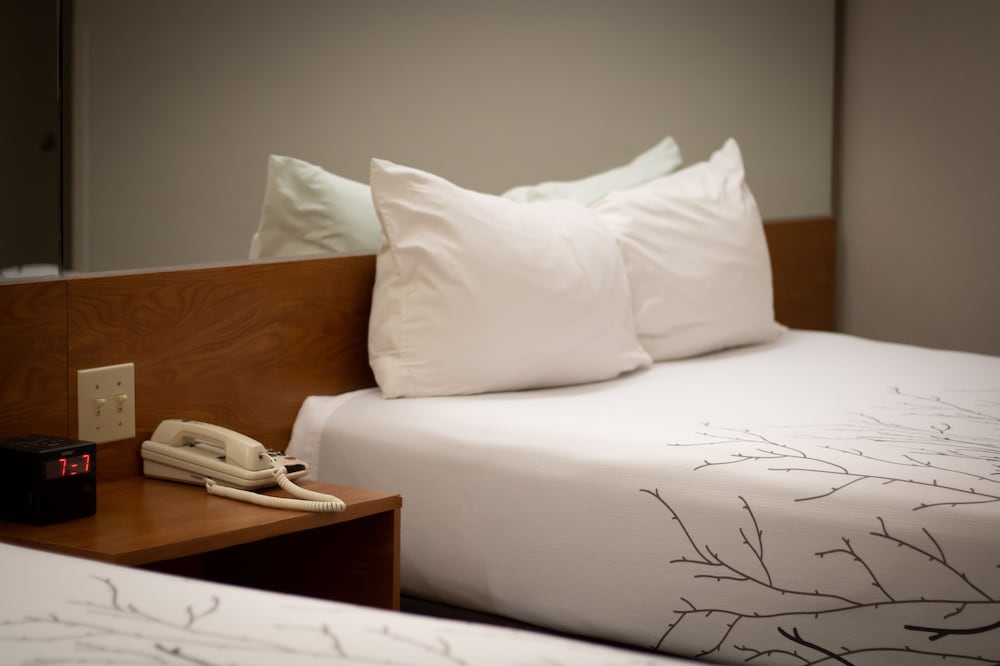 Monument Inn & Suites 8/39