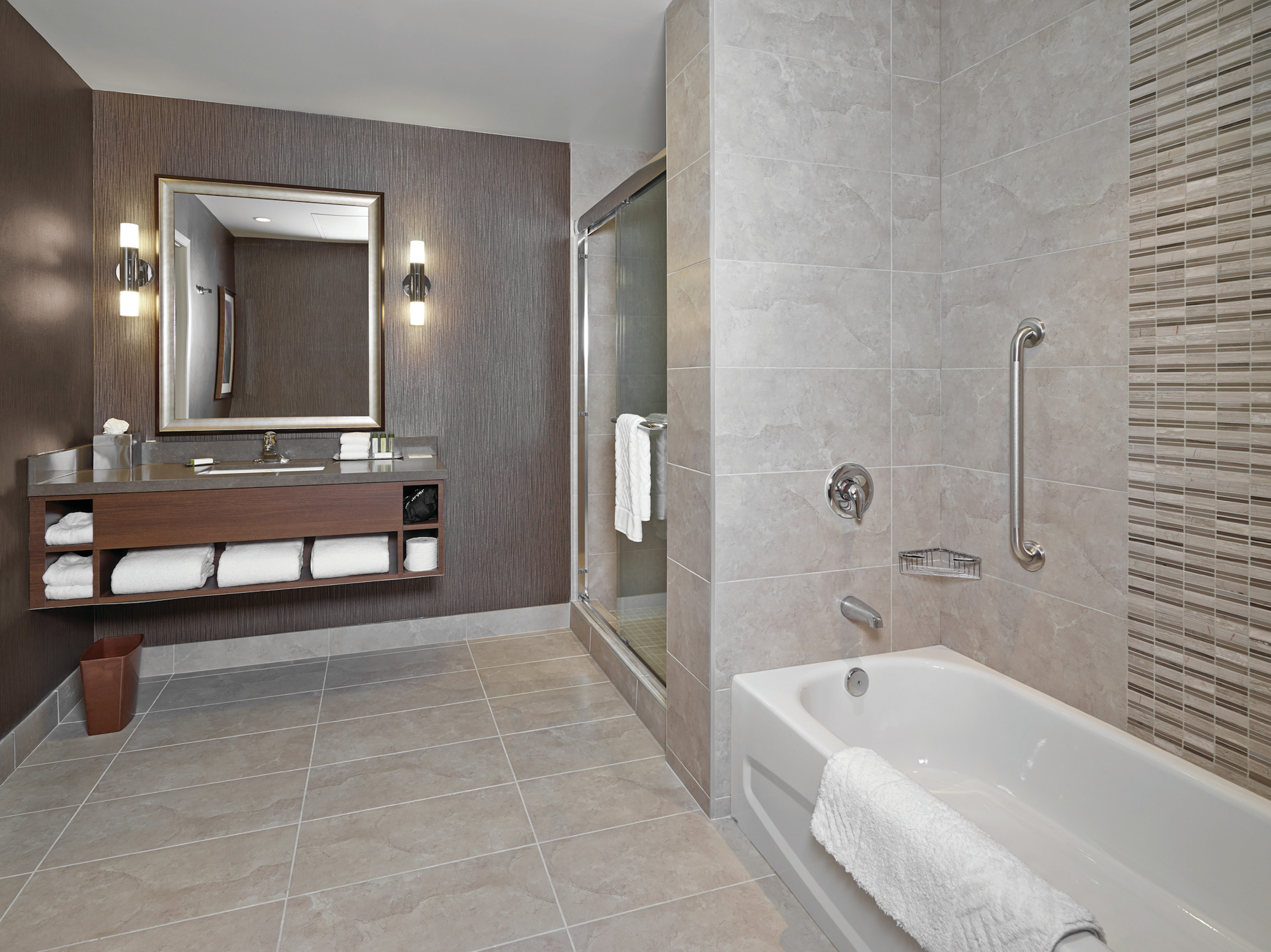 Doubletree By Hilton Hotel West Edmonton 50/50