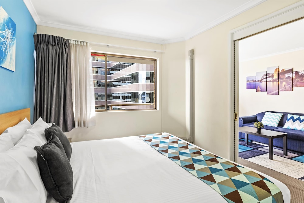 Metro Apartments on King Street 15/50