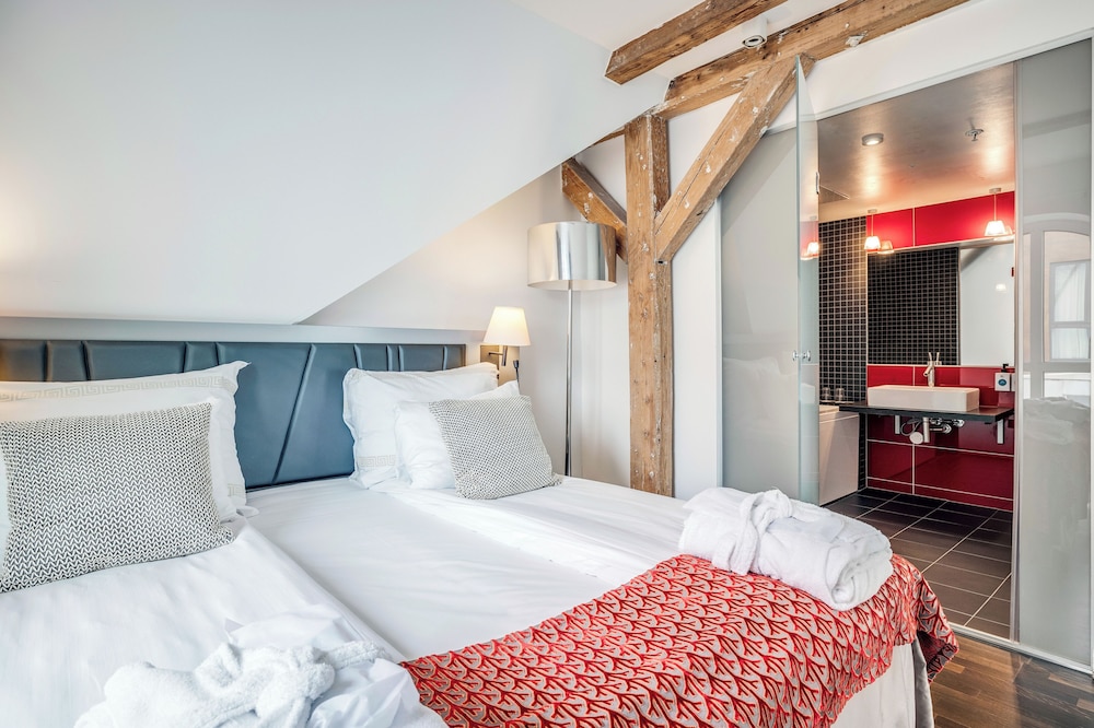 Upgrade, Suite, Queen Bed