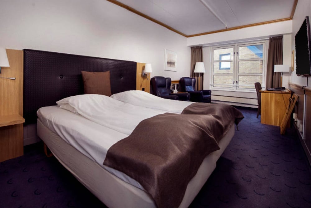 Home Hotel With 10/35