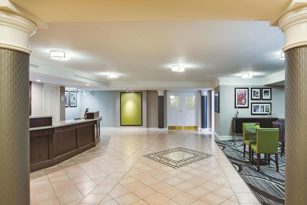 Days Inn by Wyndham Gainesville University I-75 11/37