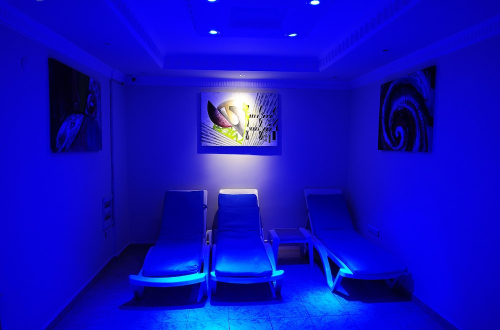 Hildegard Hotel 32/50
