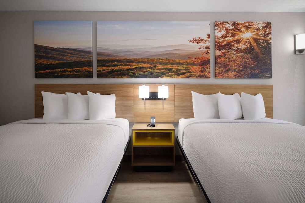 Days Inn by Wyndham Montgomery I-85 7/16