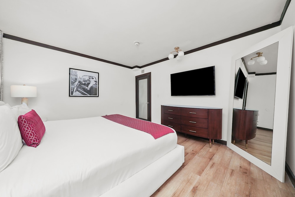 2 BEDROOMS, DELUXE, SUITE