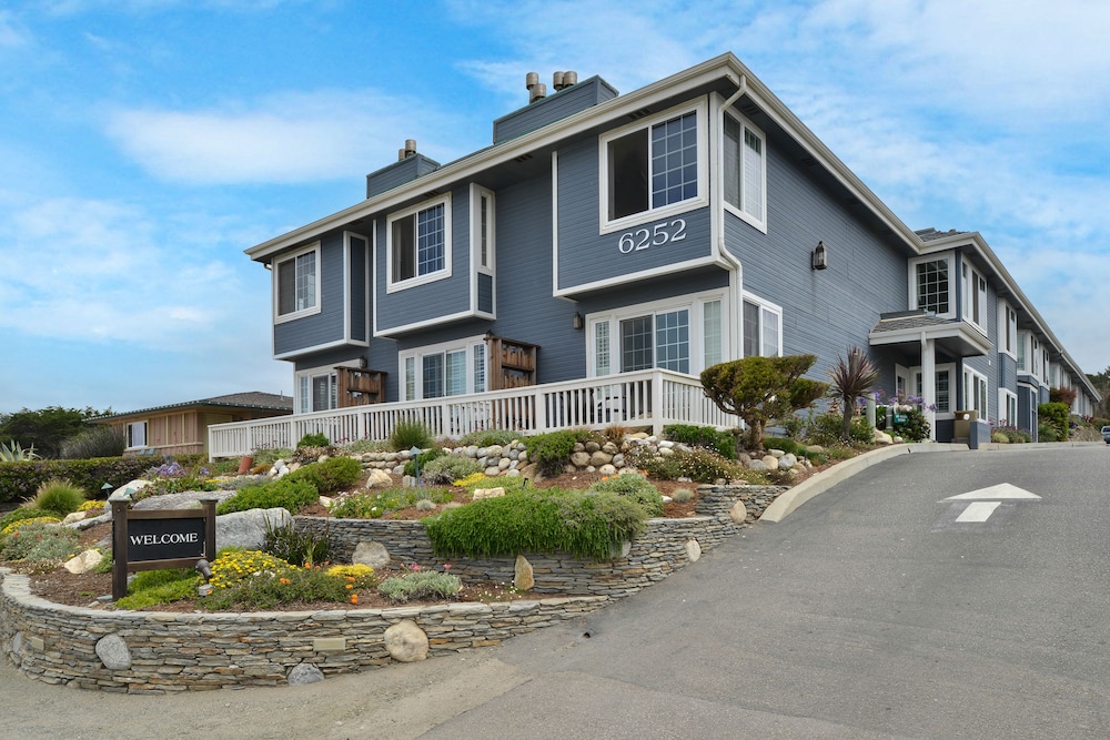 Sand Pebbles Inn 3/34