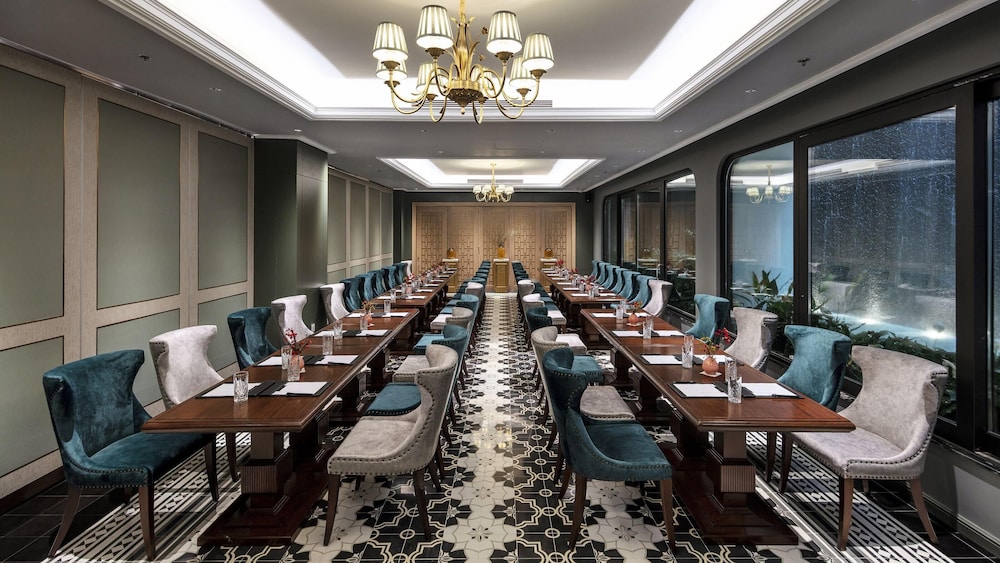 Peridot Grand Luxury Boutique Hotel 40/50