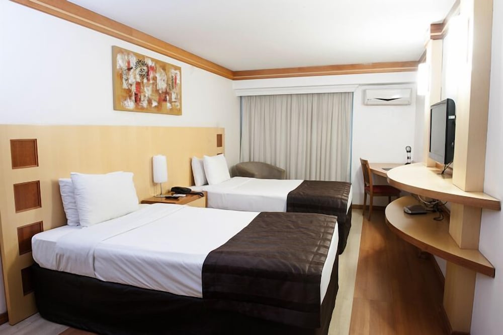 LUXURY, TWIN BEDS