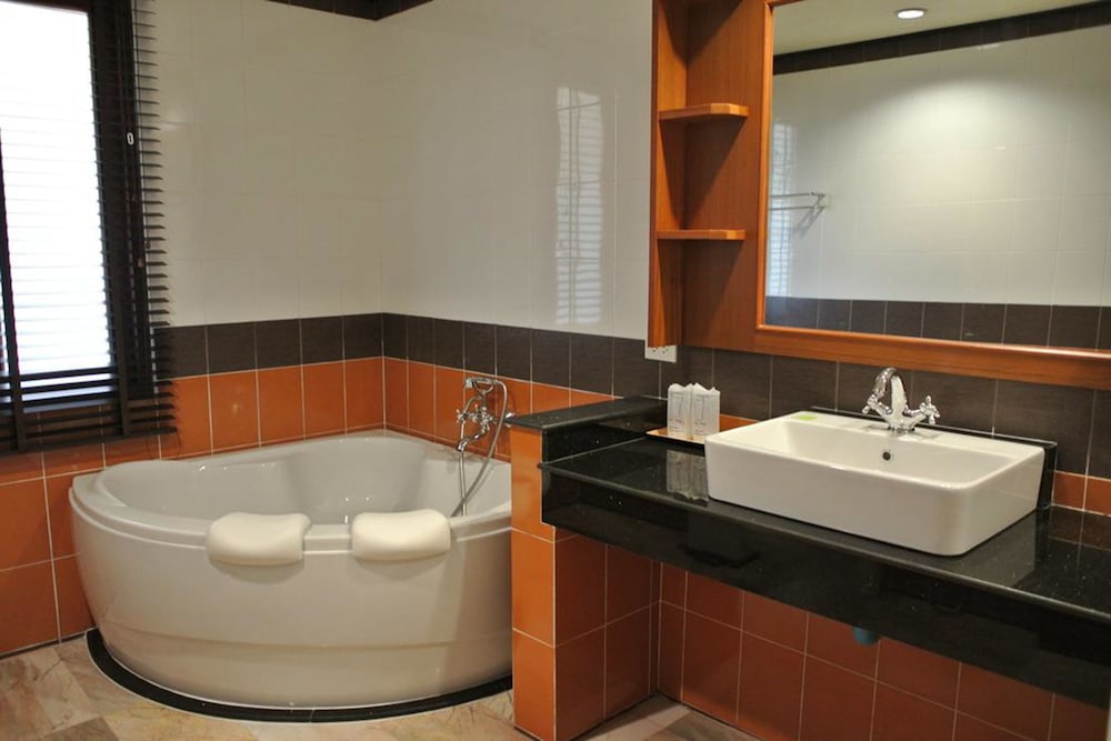 P.S. Thana Resort 67/71