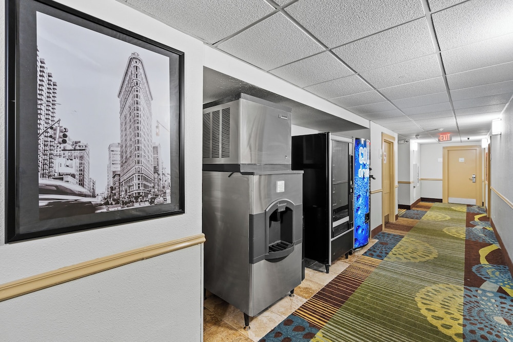 Executive Inn - Fort Lee 5/44