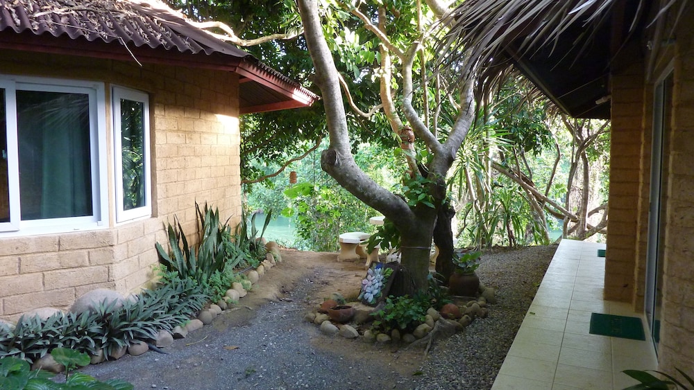 Baandin Chiewlarn Resort 60/68