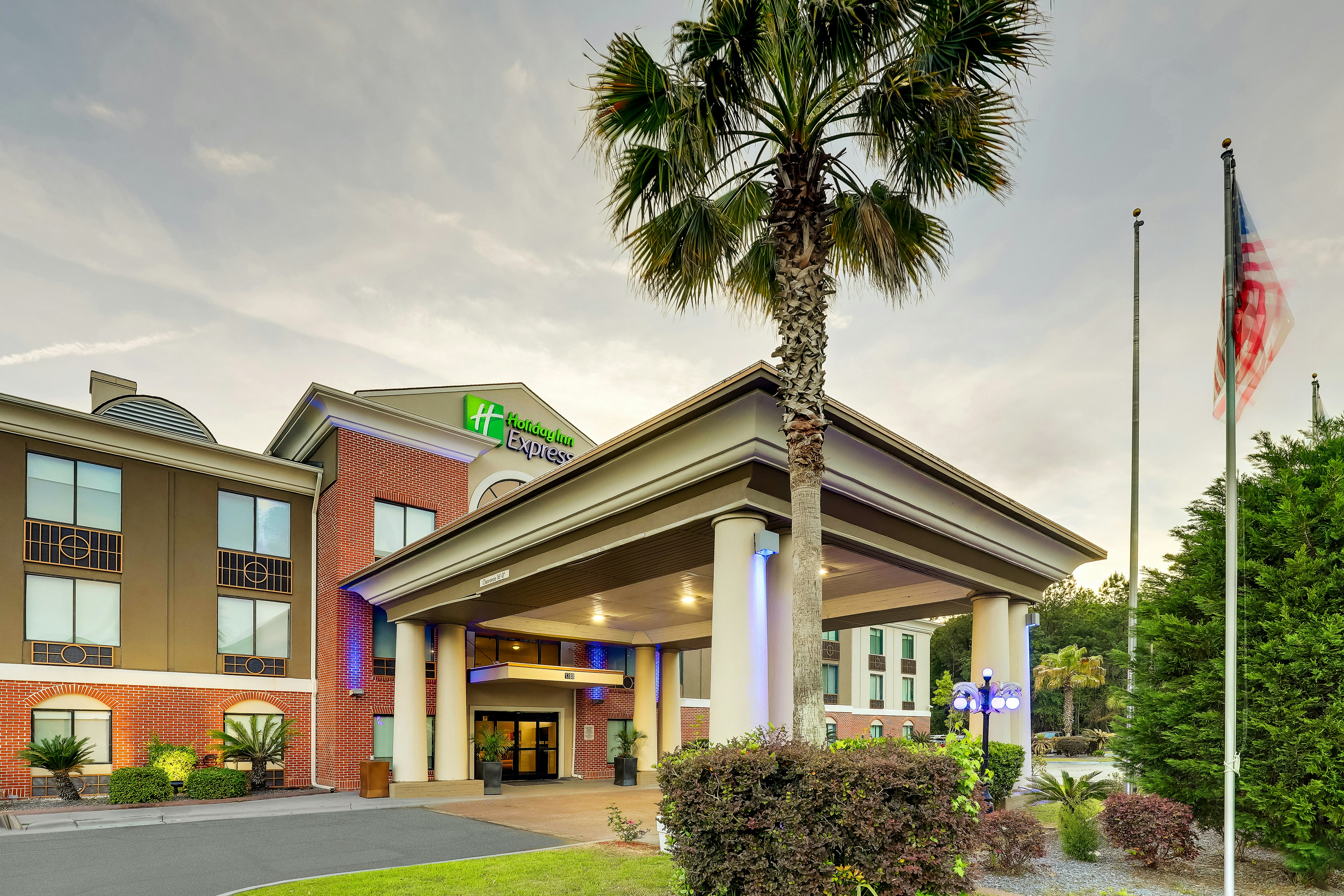 Holiday Inn Express Suites Hinesville East Fort Stewart 2/50