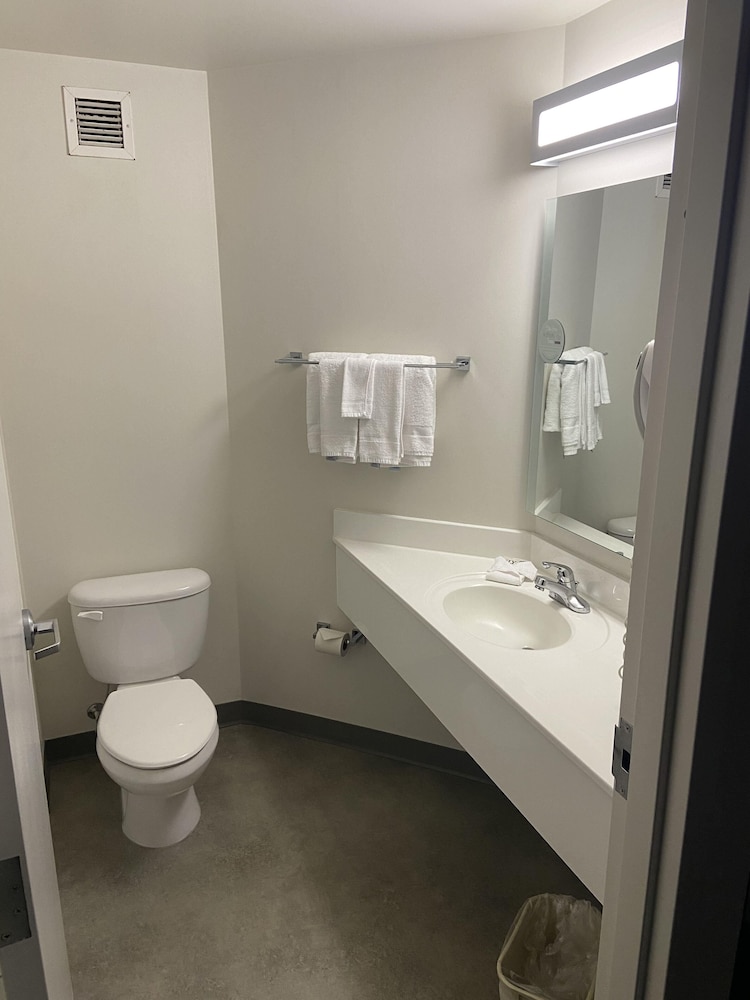 Motel6 Saskatoon, SK 53/55