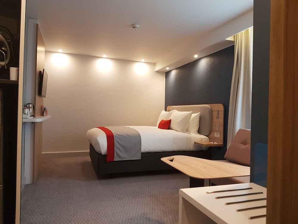 Holiday Inn Express Stockport 30/57