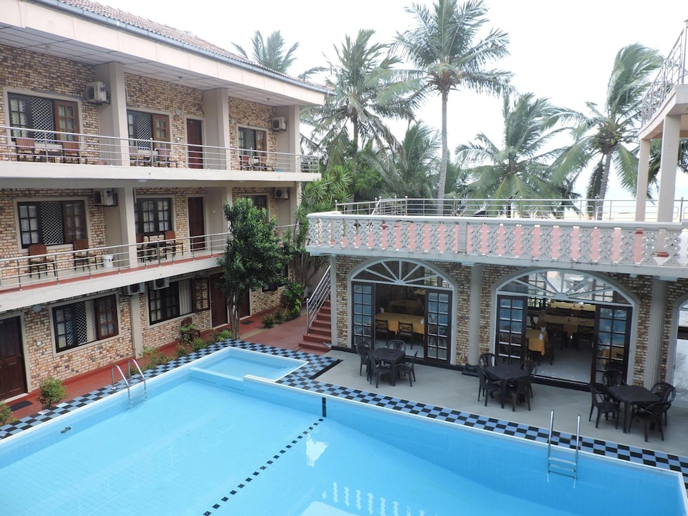 Oasis Beach Resort 5/41