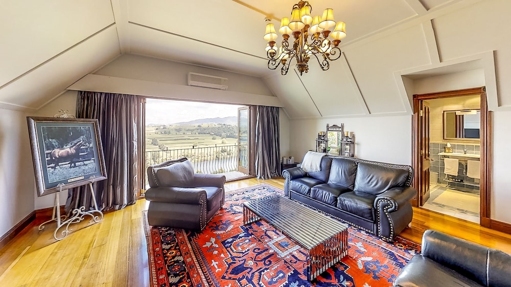 LAKE KARAPIRO LODGE 17/50