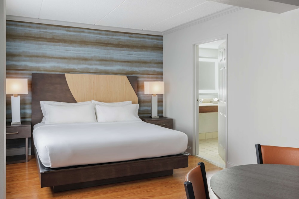 Hotel Trilogy Albany Airport, Tapestry Collection by Hilton 11/30