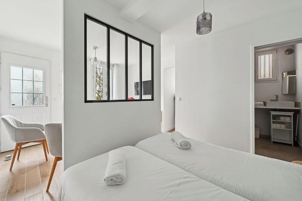 Business, Apartment, Twin Beds, Parlor