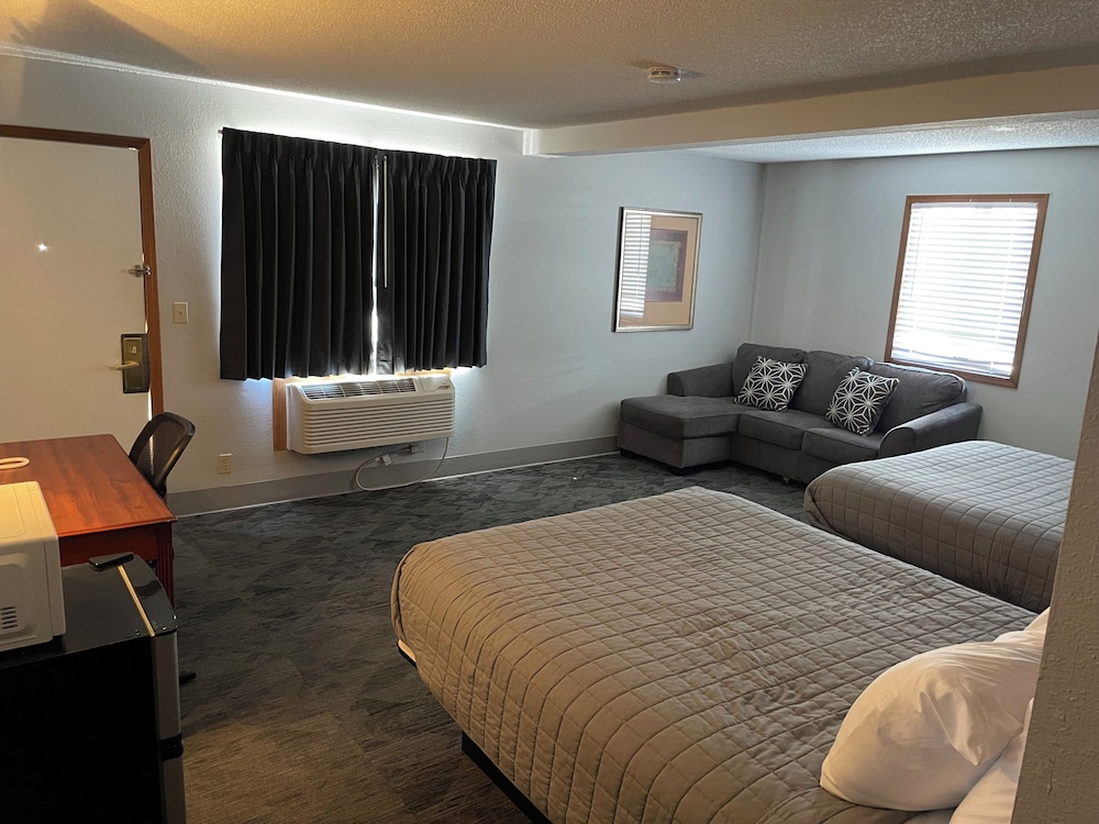 Lincoln Hotel 42/56